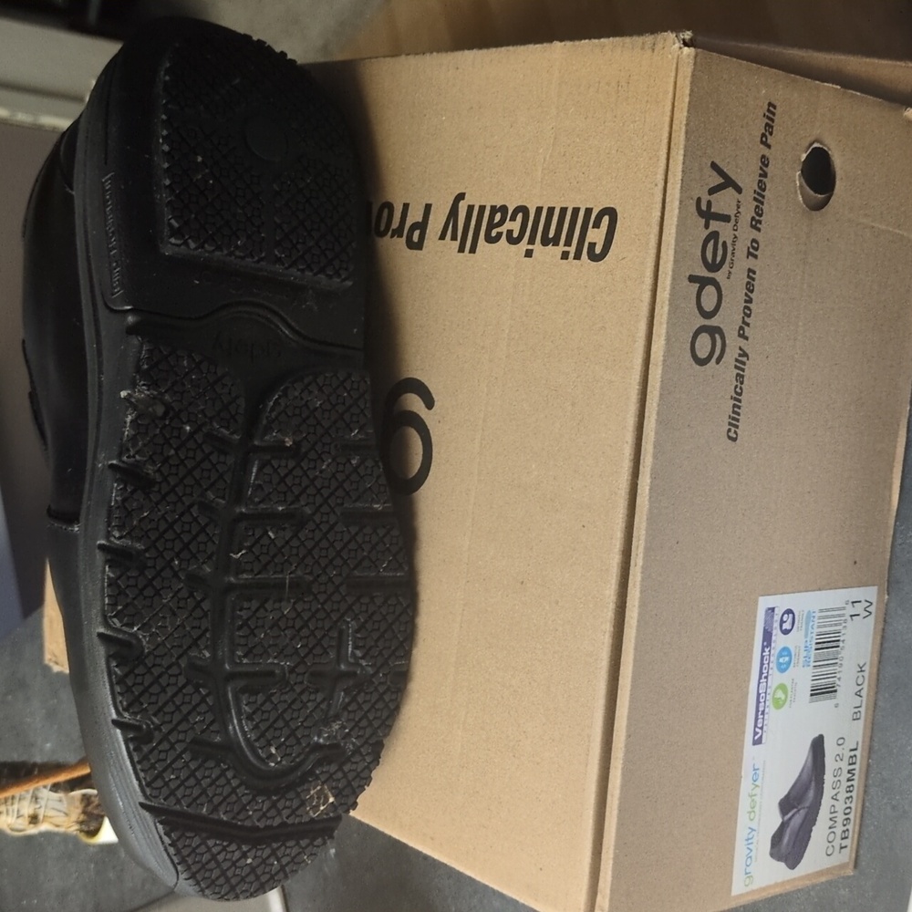 Non Slip Shoes - Picture 3 of 6